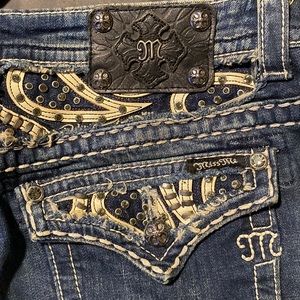 Very cute & comfy Miss Me jeans